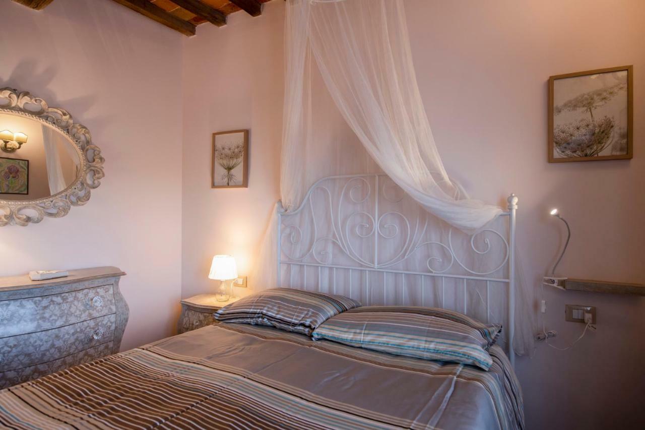 La Casina Di Pia Apartment Montieri Bagian luar foto